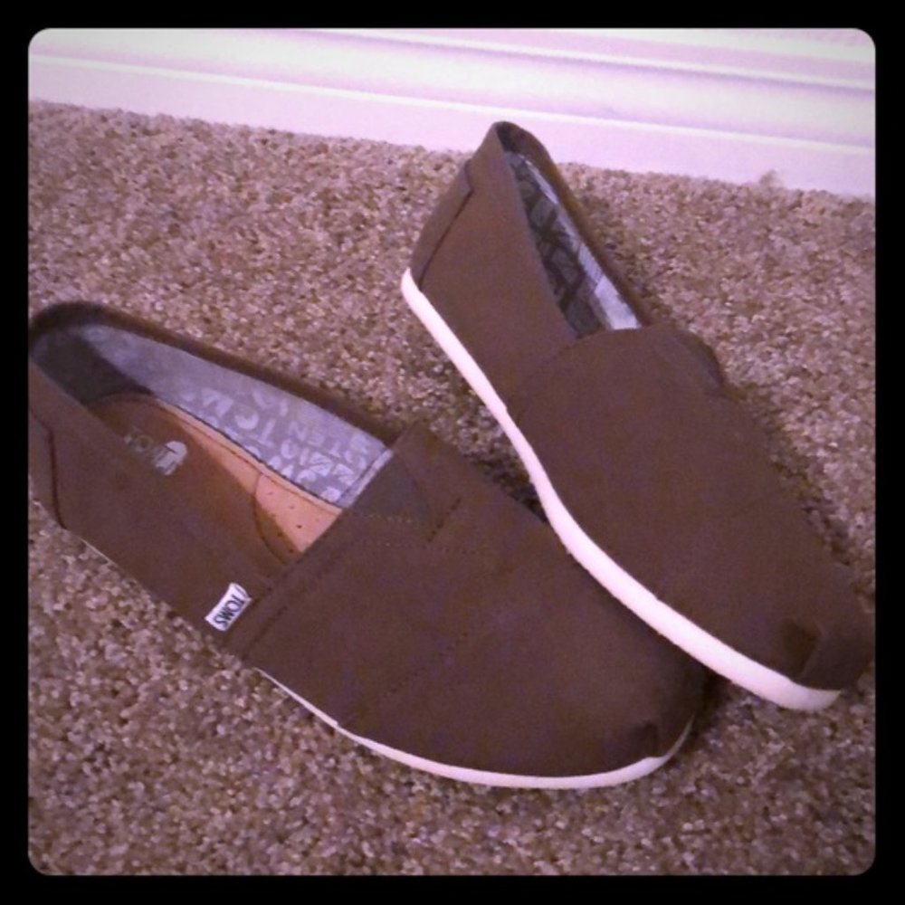 TOMS Canvas Slip-Ons Olive Green M8 NWOT